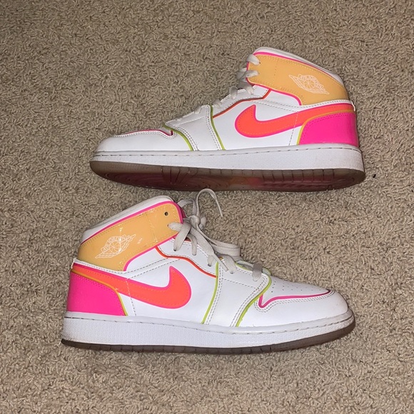 Neon Jordan 1 mid